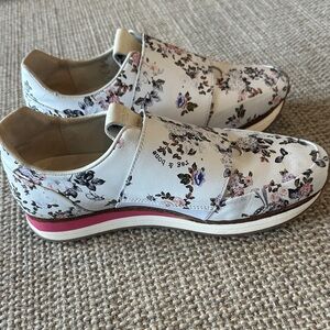 🎀Rag & Bone🎀 Floral White and Pink Sneakers! Squeaky Clean!